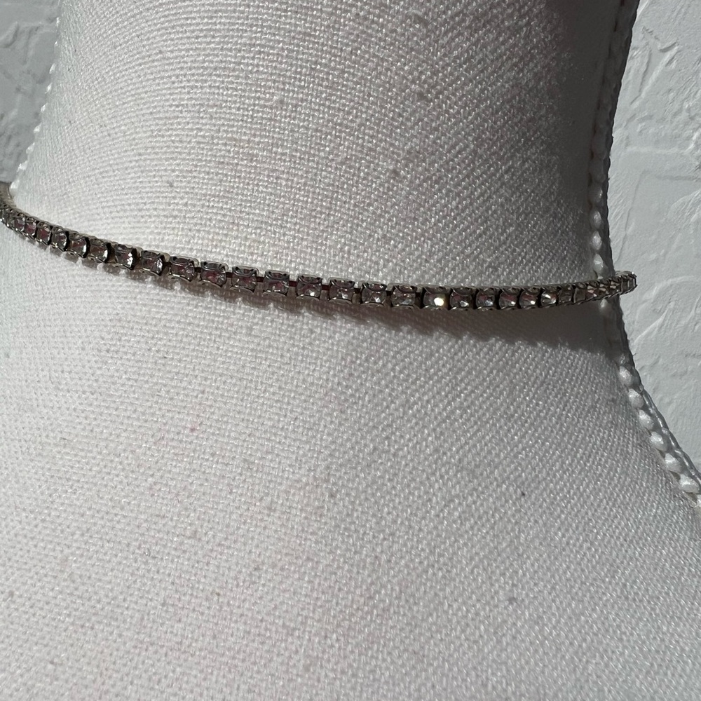 Silver Crystal Choker – Elegant & Lightweight